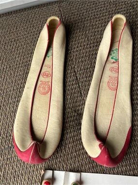 Vintage Korean Gomusin Rubber Shoes Cream Red Trim 고무신 Footbed ~9” Small